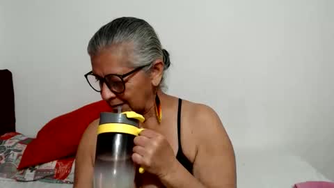 Snapshot of candy_mature_ chatting on May 27, 1:57 am candy online show from May 27, 1:57 am