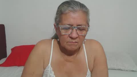 Snapshot of candy_mature_ chatting on May 27, 11:35 pm candy online show from May 27, 11:35 pm