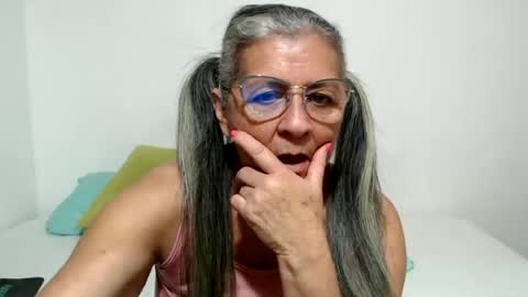 Snapshot of candy_mature_ chatting on July 6, 11:29 pm candy online show from July 6, 11:29 pm