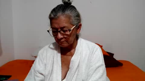 Snapshot of candy_mature_ chatting on July 17, 10:25 pm candy online show from July 17, 10:25 pm