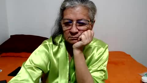 Snapshot of candy_mature_ chatting on July 19, 12:09 pm candy online show from July 19, 12:09 pm