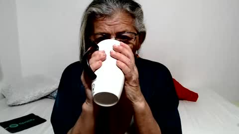 Snapshot of candy_mature_ chatting on August 3, 11:08 pm candy online show from August 3, 11:08 pm