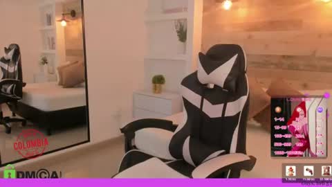 Snapshot of candy_summer28_ chatting on August 3, 7:39 pm CANDY online show from August 3, 7:39 pm