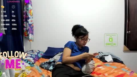 candy_val online show from May 12, 5:48 am