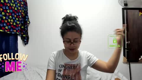 candy_val online show from June 4, 6:08 am