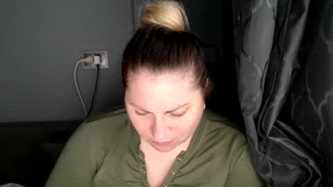 Laura online show from November 12, 8:04 am