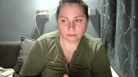 Laura online show from November 12, 8:08 pm