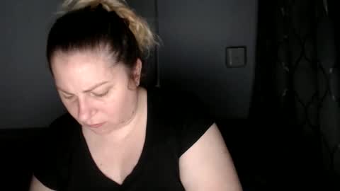 Laura online show from November 18, 1:04 pm