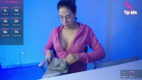 Candy Dowson online show from February 6, 10:37 am