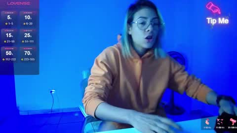 Candy Dowson online show from February 19, 8:44 am