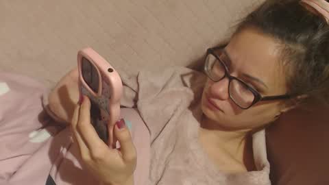 say meow and send tips  online show from November 15, 9:39 am