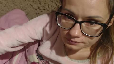 Snapshot of candylady136 chatting on December 4, 12:52 am say meow and send tip online show from December 4, 12:52 am