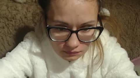 Snapshot of candylady136 chatting on December 10, 5:55 pm say meow and send tip online show from December 10, 5:55 pm