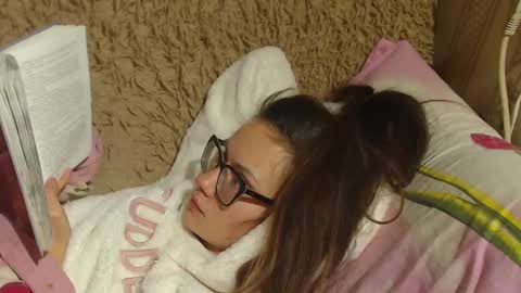 Snapshot of candylady136 chatting on December 23, 2:02 am say meow and send tip online show from December 23, 2:02 am