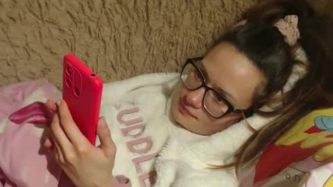 Snapshot of candylady136 chatting on January 24, 7:07 pm say meow and send tip online show from January 24, 7:07 pm