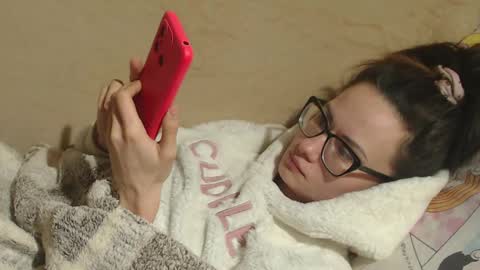 Snapshot of candylady136 chatting on March 7, 6:43 pm say meow and send tip online show from March 7, 6:43 pm