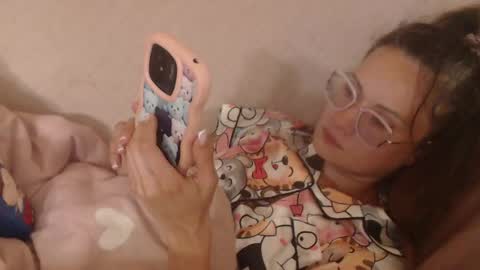 Snapshot of candylady136 chatting on May 12, 7:11 pm say meow and send tip online show from May 12, 7:11 pm