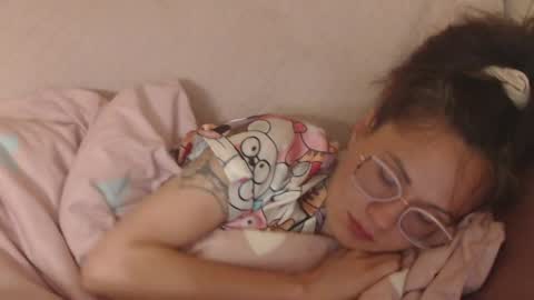 Snapshot of candylady136 chatting on May 21, 9:11 pm say meow and send tip online show from May 21, 9:11 pm