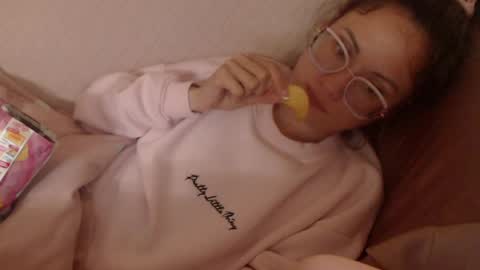 Snapshot of candylady136 chatting on June 3, 6:13 pm say meow and send tip online show from June 3, 6:13 pm