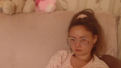Snapshot of candylady136 chatting on June 8, 5:02 pm say meow and send tip online show from June 8, 5:02 pm