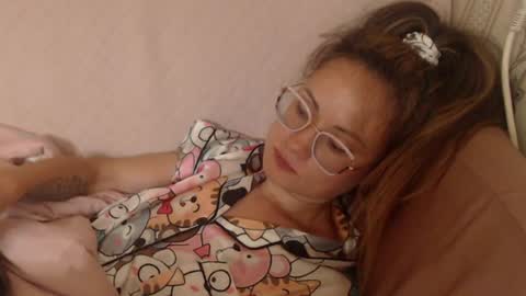 Snapshot of candylady136 chatting on June 18, 6:01 pm say meow and send tip online show from June 18, 6:01 pm