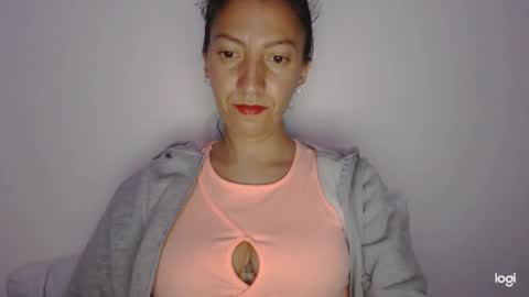 Snapshot of candymilfff chatting on December 17, 3:39 am candymilfff online show from December 17, 3:39 am