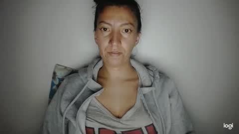 Snapshot of candymilfff chatting on January 26, 3:27 am candymilfff online show from January 26, 3:27 am