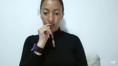 Snapshot of candymilfff chatting on November 13, 9:25 pm candymilfff online show from November 13, 9:25 pm