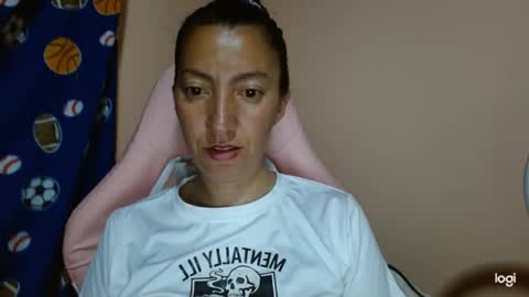 Snapshot of candymilfff chatting on May 8, 3:23 am candymilfff online show from May 8, 3:23 am