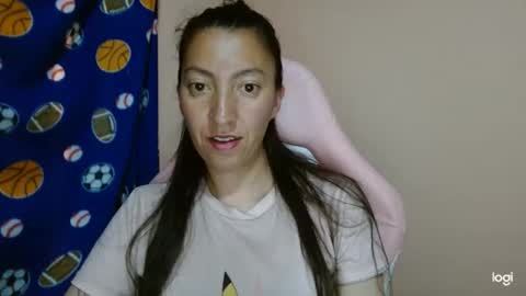 Snapshot of candymilfff chatting on May 12, 9:23 pm candymilfff online show from May 12, 9:23 pm