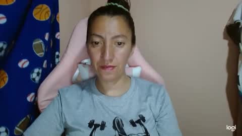 Snapshot of candymilfff chatting on May 28, 9:23 pm candymilfff online show from May 28, 9:23 pm