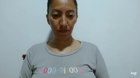 Snapshot of candymilfff chatting on June 8, 1:39 am candymilfff online show from June 8, 1:39 am