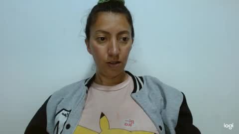 Snapshot of candymilfff chatting on June 15, 9:17 pm candymilfff online show from June 15, 9:17 pm