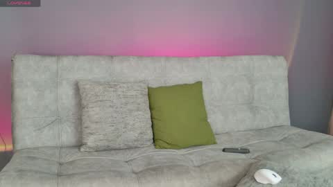 Isabella online show from April 30, 1:28 pm