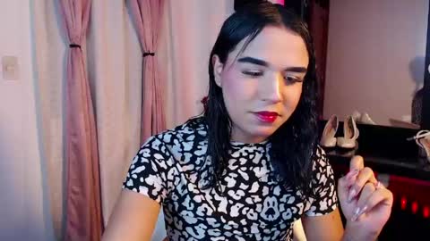 Snapshot of candyy_doll_ chatting on June 10, 6:12 am candyy_doll_ online show from June 10, 6:12 am