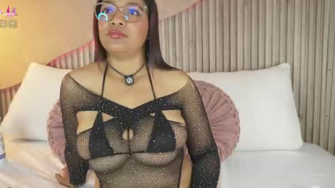 Canela Hot  online show from April 28, 12:32 pm