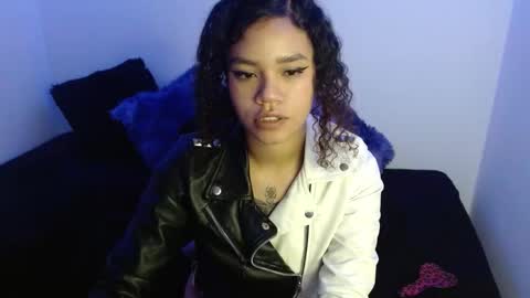 Snapshot of canela_s1 chatting on November 18, 7:29 pm canela_s1 online show from November 18, 7:29 pm