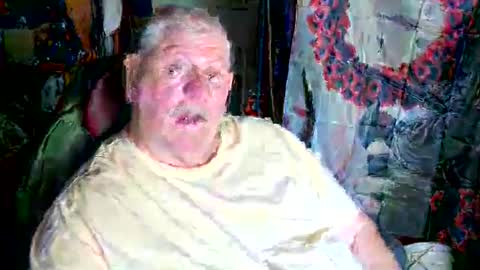 Snapshot of canoelicker69 chatting on May 17, 1:51 pm canoelicker69 online show from May 17, 1:51 pm