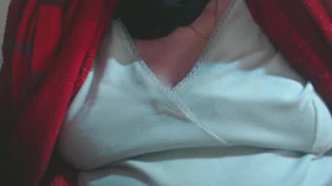 Snapshot of capitanfuturo44 chatting on April 16, 2:07 pm Cinzia ex regina online show from April 16, 2:07 pm
