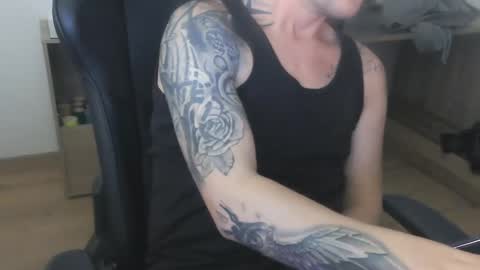 Snapshot of capoo89 chatting on December 5, 7:06 pm Chriz online show from December 5, 7:06 pm