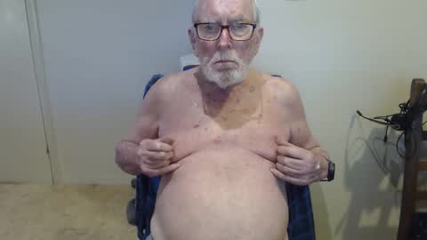 Snapshot of capt5105 chatting on April 13, 10:59 pm capt5105 online show from April 13, 10:59 pm