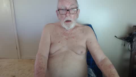 Snapshot of capt5105 chatting on April 19, 10:01 pm capt5105 online show from April 19, 10:01 pm