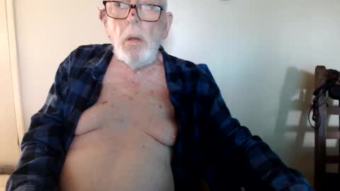 Snapshot of capt5105 chatting on June 10, 11:35 pm capt5105 online show from June 10, 11:35 pm