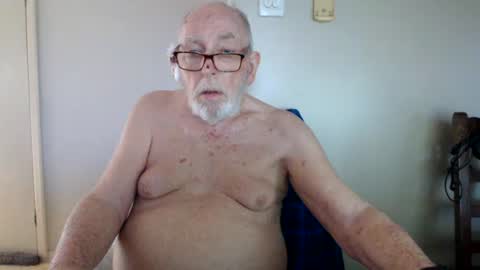 Snapshot of capt5105 chatting on June 13, 12:19 am capt5105 online show from June 13, 12:19 am
