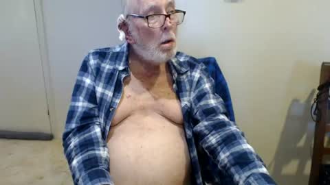 Snapshot of capt5105 chatting on June 13, 10:51 pm capt5105 online show from June 13, 10:51 pm