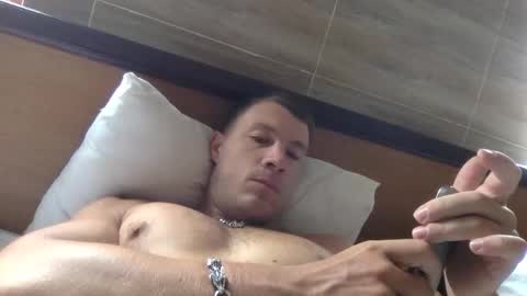 Snapshot of capt_oliver chatting on October 28, 4:16 am follow my twitter online show from October 28, 4:16 am