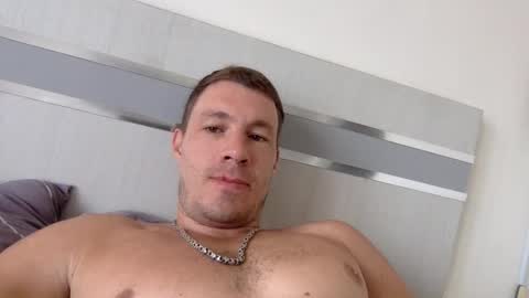 Snapshot of capt_oliver chatting on November 10, 4:33 am follow my twitter online show from November 10, 4:33 am