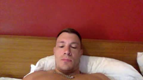 Snapshot of capt_oliver chatting on November 18, 5:01 am follow my twitter online show from November 18, 5:01 am