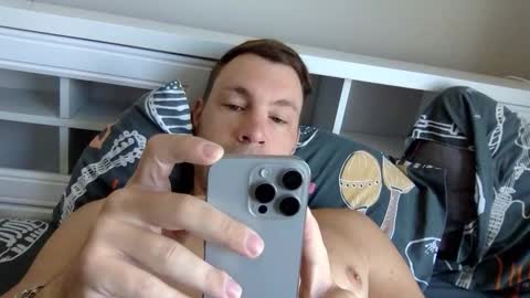 Snapshot of capt_oliver chatting on December 2, 5:57 am follow my twitter online show from December 2, 5:57 am