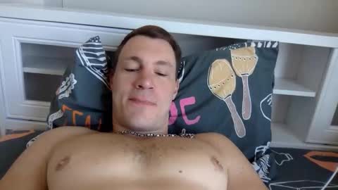 Snapshot of capt_oliver chatting on December 3, 6:10 am follow my twitter online show from December 3, 6:10 am